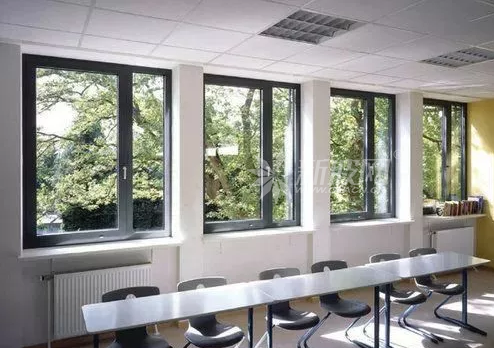 铝合金门窗和玻璃幕墙之间有何不同?