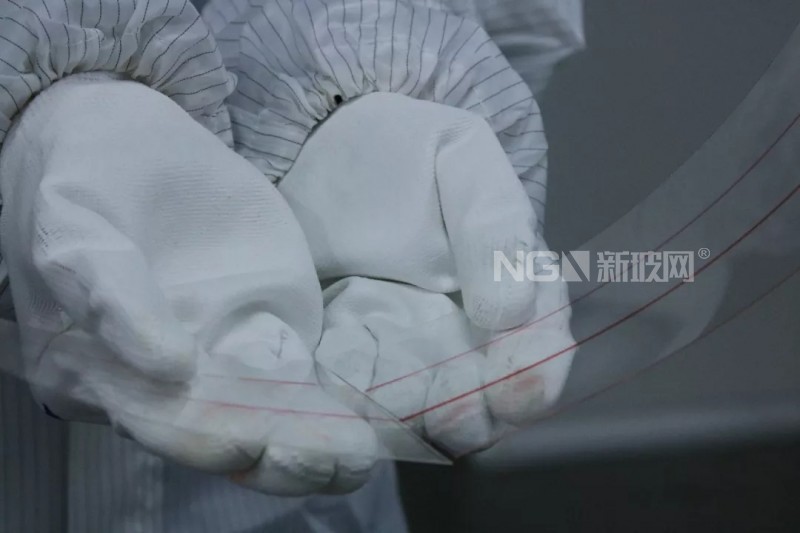 醴陵旗滨0.33毫米高铝超薄玻璃诞生
