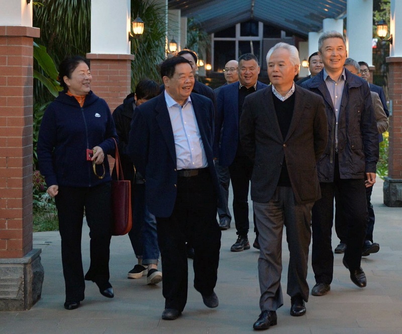 福耀玻璃集团董事长曹德旺一行访问中国南海研究院