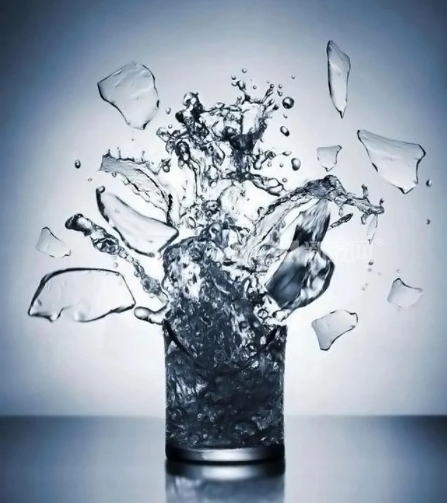 为何以前的玻璃杯倒入开水容易炸，而现在的玻璃杯不会？