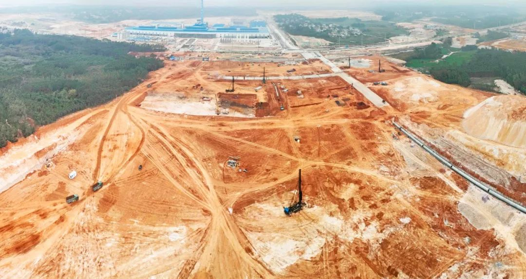 广西南玻光伏绿色能源产业园项目建设正酣 “点砂成金”铺就“光明”产业路