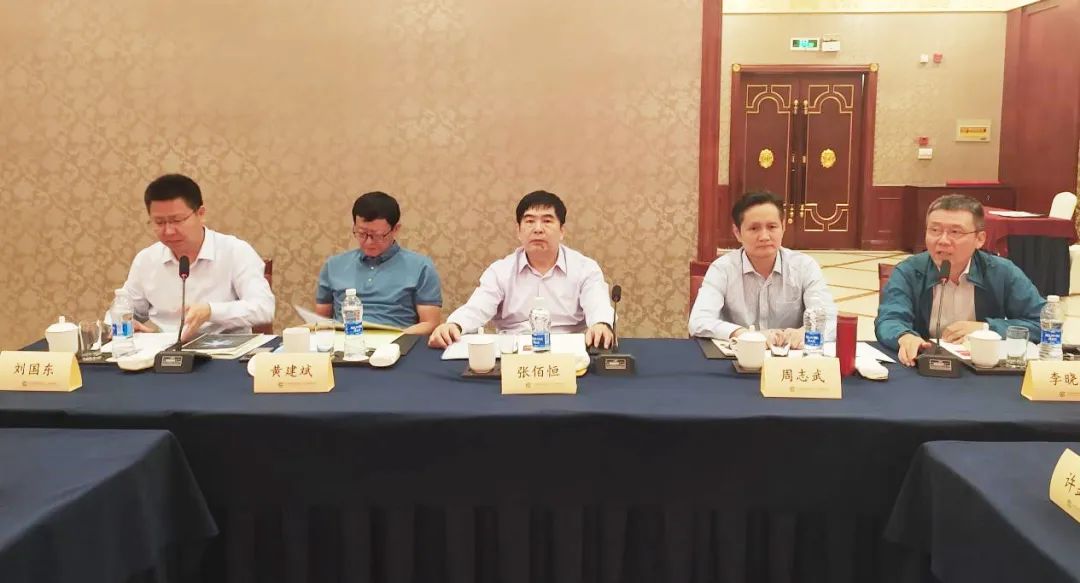 《晶硅光伏组件用材料 第4部分：玻璃标准尺寸》等团体标准审查会在杭州召开